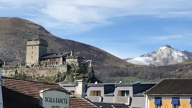 Apartment Loft Reve Du Soir 125 M2 Climatise 350 M De La Gare Lourdes