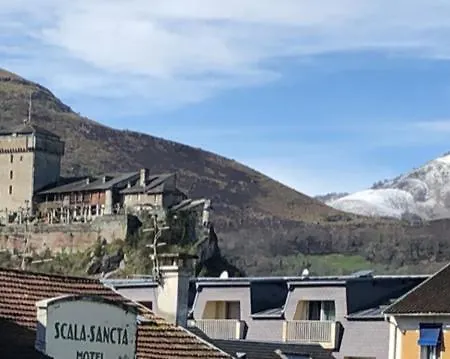 Apartment Loft Reve Du Soir 125 M2 Climatise 350 M De La Gare Lourdes